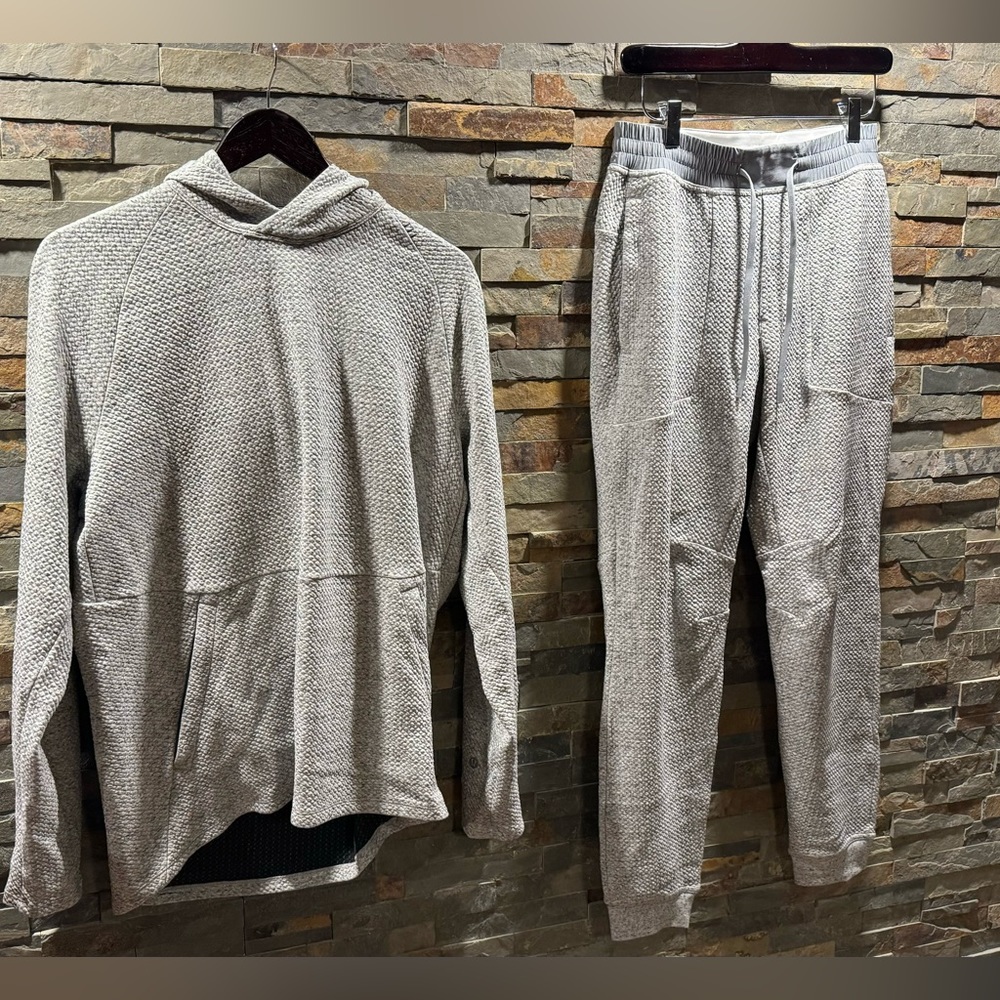 Men’s Lululemon track suit